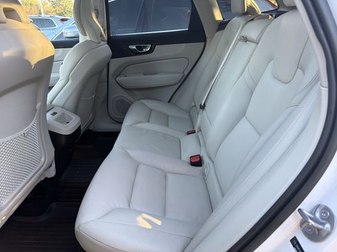 Certified 2023 Volvo XC60 B5 Plus w/ Climate Package image 32