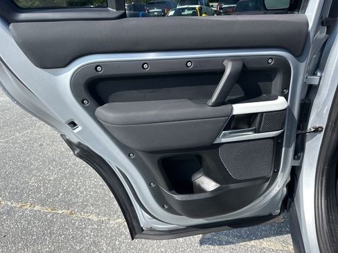 Used 2020 Land Rover Defender 110 image 30