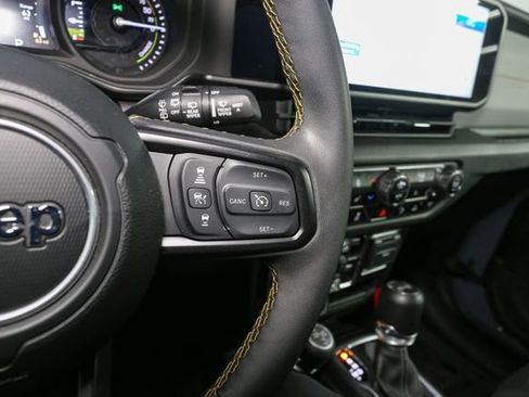 Used 2024 Jeep Wrangler Unlimited AWD/4WD image 33