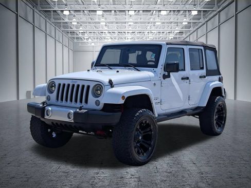 Used 2017 Jeep Wrangler Unlimited Sahara w/ Dual Top Group AWD/4WD image 3