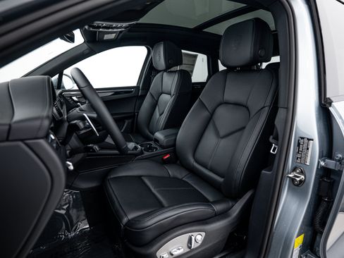Certified 2026 Porsche Macan S AWD/4WD image 5