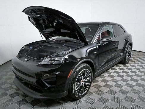 New 2026 Porsche Macan Electric image 33