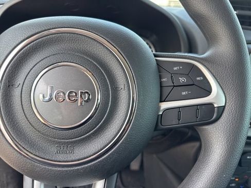 Used 2023 Jeep Renegade Latitude AWD/4WD image 38