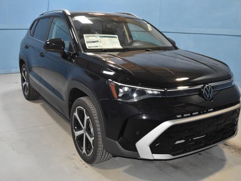 New 2026 Volkswagen Taos SEL image 1