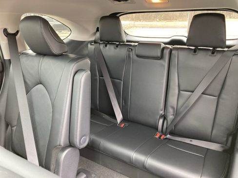 Certified 2026 Toyota Highlander Platinum image 27