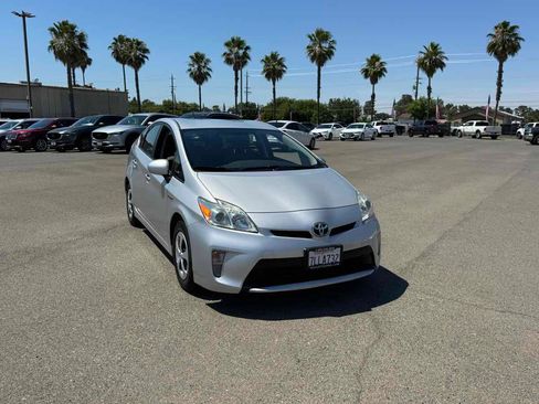 Used 2015 Toyota Prius Two FWD image 3