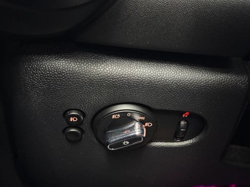 Used 2019 MINI Cooper 4-Door Hardtop w/ Premium Package image 29