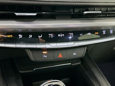 Used 2024 Cadillac XT4 Premium Luxury image 22