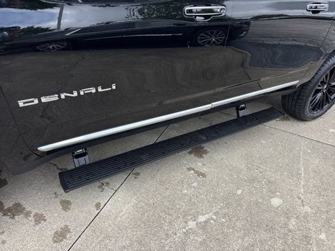 Used 2022 GMC Yukon XL Denali AWD/4WD image 17