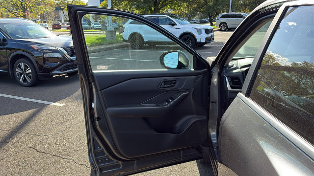 Certified 2025 Nissan Rogue S FWD image 8