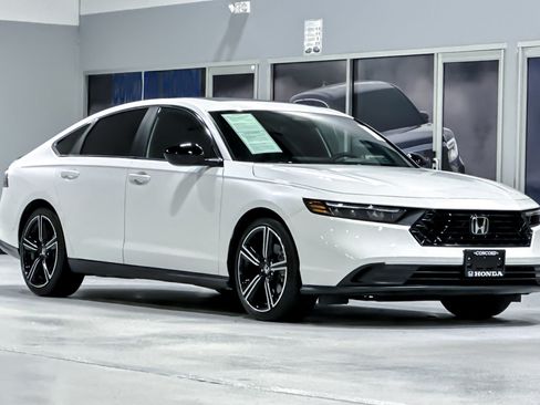 Used 2025 Honda Accord Sport image 7