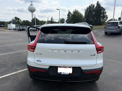 Used 2025 Volvo XC40 B5 Plus AWD/4WD image 11