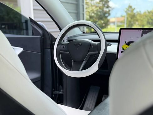 Used 2021 Tesla Model Y 2WD image 15