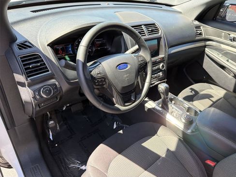 Used 2018 Ford Explorer XLT w/ Equipment Group 201A AWD/4WD image 2