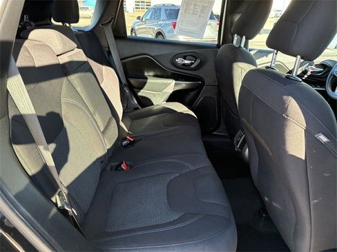 Used 2019 Jeep Cherokee Latitude w/ Popular Appearance Group image 14