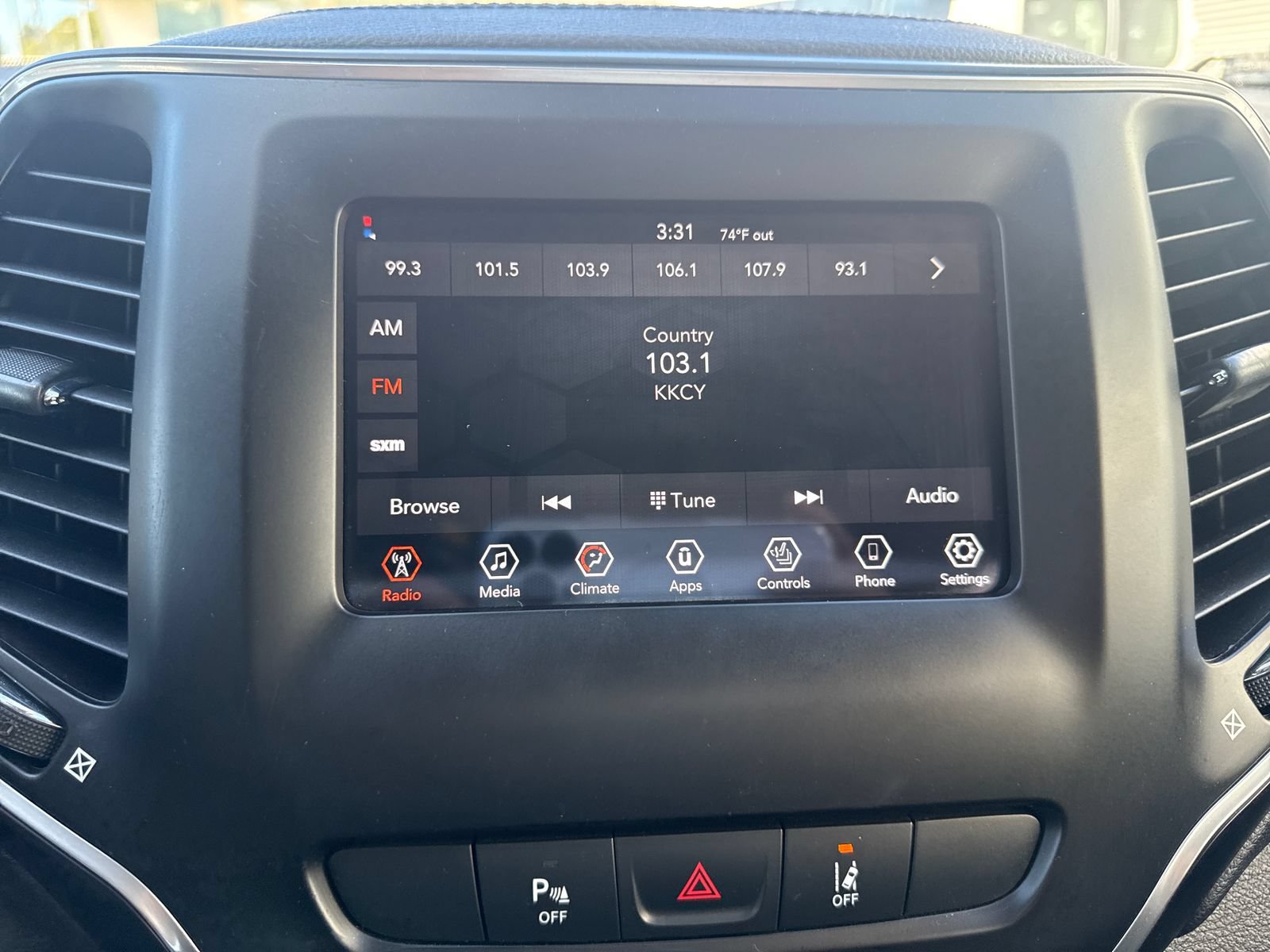 Used 2021 Jeep Cherokee Latitude Lux FWD image 19