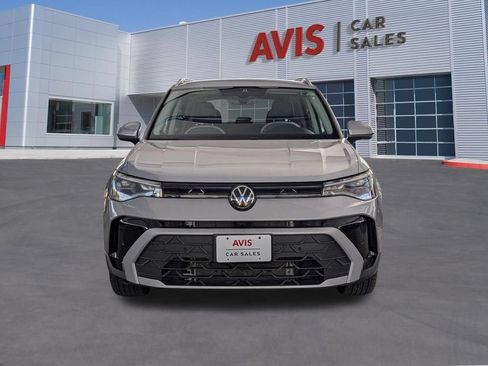 Used 2025 Volkswagen Taos SE FWD image 10
