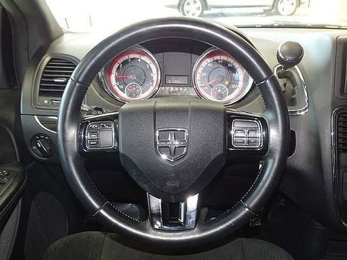 Used 2017 Dodge Grand Caravan SE image 22