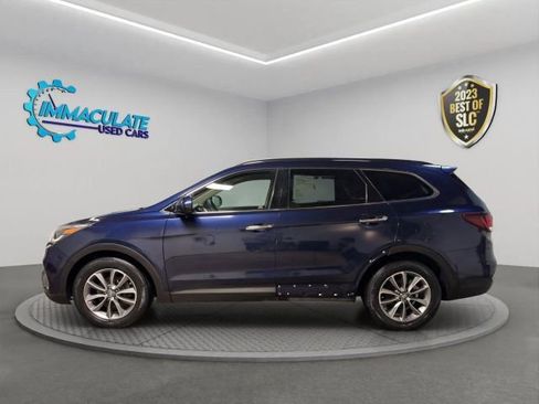 Used 2017 Hyundai Santa Fe SE image 2