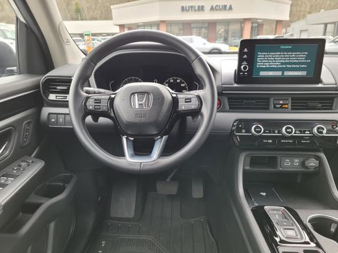Used 2024 Honda Pilot Touring image 15