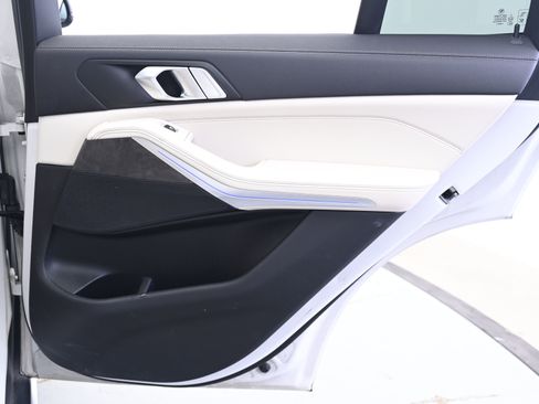 Used 2022 BMW X5 xDrive40i w/ Luxury Seating Package image 16