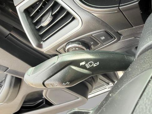 Used 2019 Ford Edge SE image 20