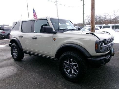 Certified 2025 Ford Bronco Badlands image 3