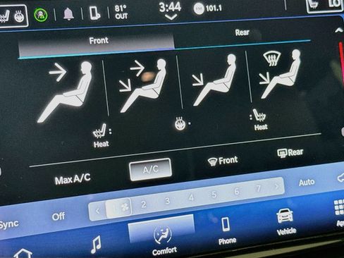 Used 2024 Chrysler Pacifica Touring-L FWD image 19
