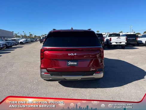 Used 2025 Kia Carnival SX image 6