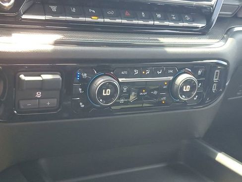 Used 2024 Chevrolet Silverado 2500 ZR2 w/ Technology Package AWD/4WD image 19