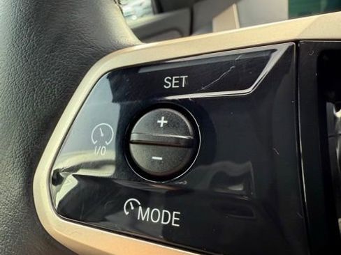 Used 2022 BMW iX xDrive50 w/ Premium Package image 37