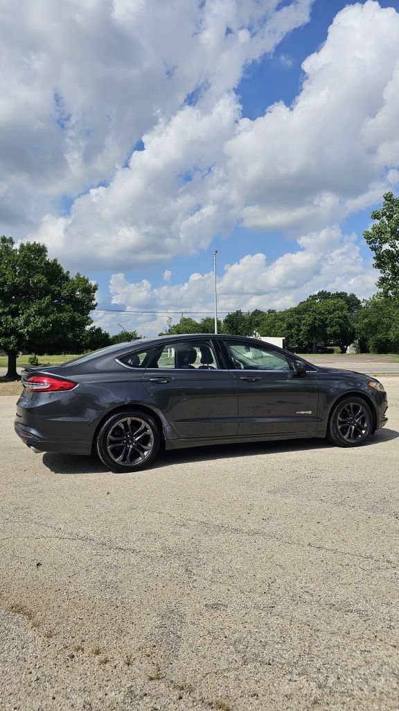 Used 2018 Ford Fusion SE w/ Equipment Group 601A FWD image 4