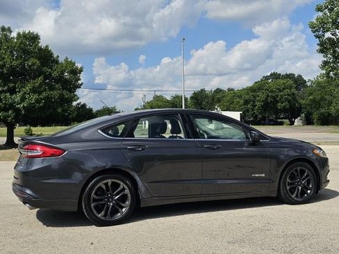 Used 2018 Ford Fusion SE w/ Equipment Group 601A FWD image 4