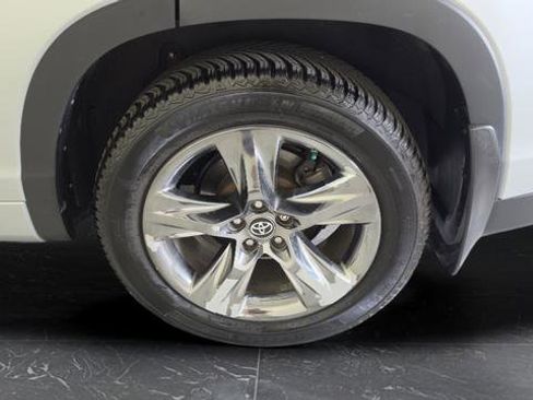 Used 2018 Toyota Highlander Limited Platinum AWD/4WD image 46