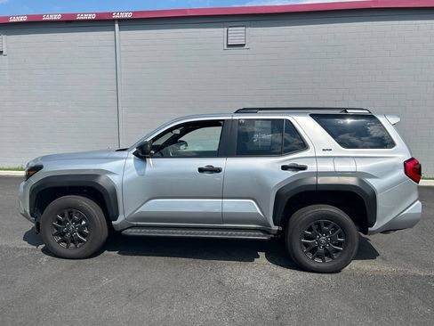 Used 2025 Toyota 4Runner SR5 AWD/4WD image 8