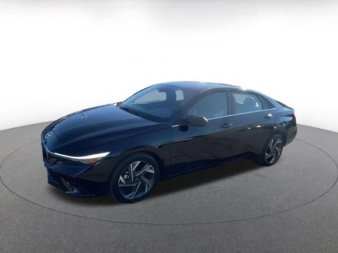 Used 2025 Hyundai Elantra SEL image 8