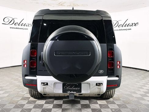 Used 2023 Land Rover Defender 130 SE image 5