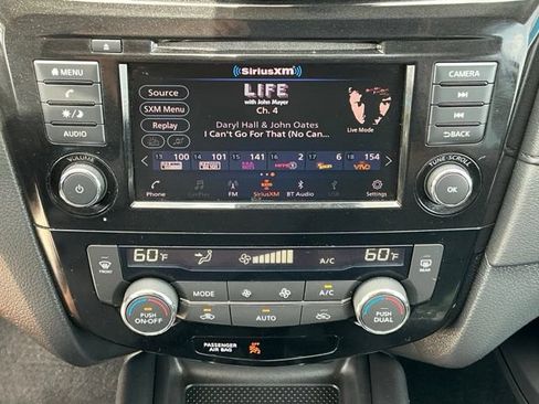 Used 2020 Nissan Rogue SV FWD image 11