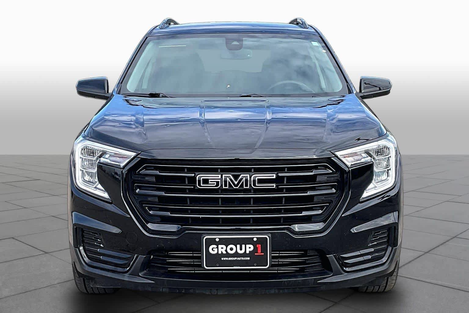 Used 2022 GMC Terrain SLE w/ Driver Convenience Package FWD image 4