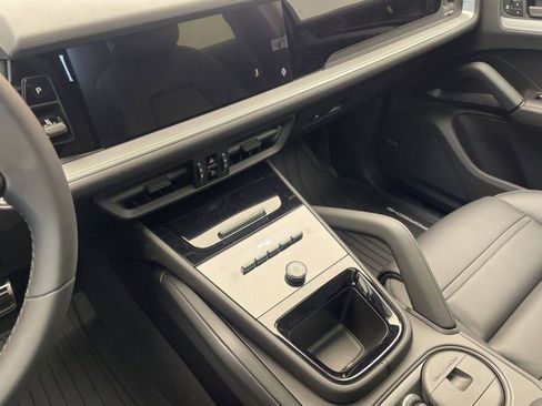 New 2025 Porsche Cayenne Coupe AWD/4WD image 23