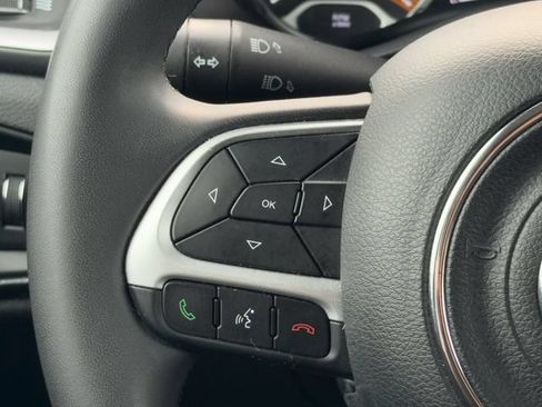 Used 2021 Jeep Renegade Latitude FWD image 27