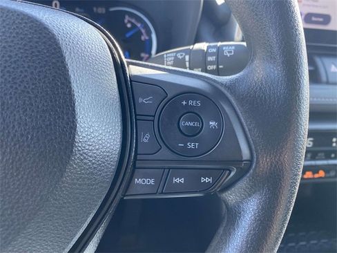 Used 2025 Toyota RAV4 XLE image 21