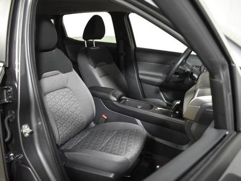 Certified 2025 Nissan Kicks SV AWD/4WD image 29