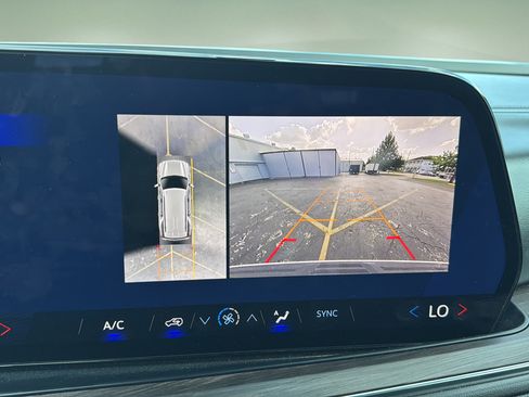 Used 2025 Chevrolet Tahoe LS AWD/4WD image 12