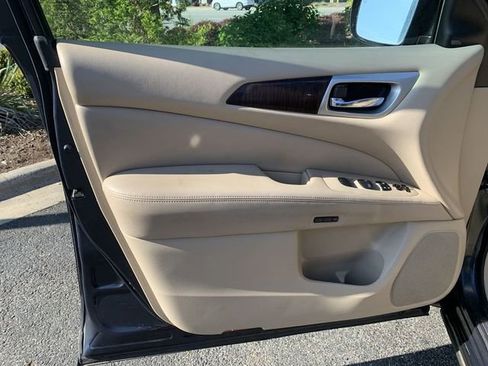 Used 2015 Nissan Pathfinder SL w/ SL Tech Package image 17