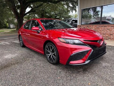 Used 2023 Toyota Camry SE FWD image 1