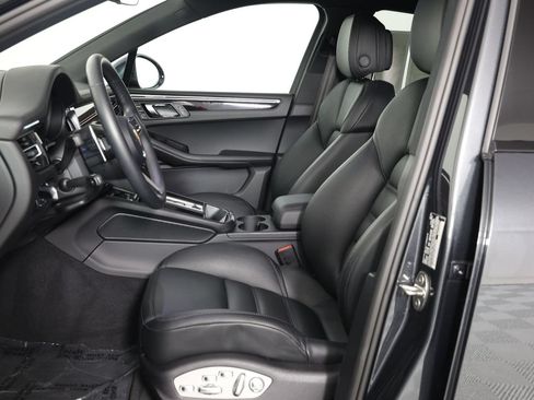 Certified 2026 Porsche Macan AWD/4WD image 5
