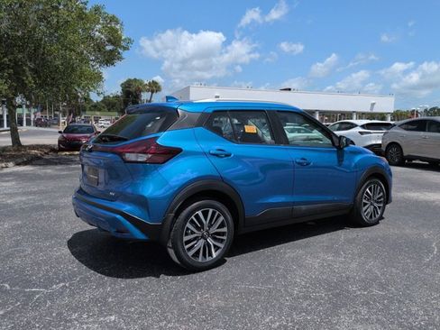 Certified 2022 Nissan Kicks SV FWD image 4