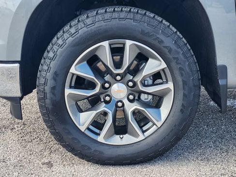 Used 2025 Chevrolet Silverado 1500 LT AWD/4WD image 10