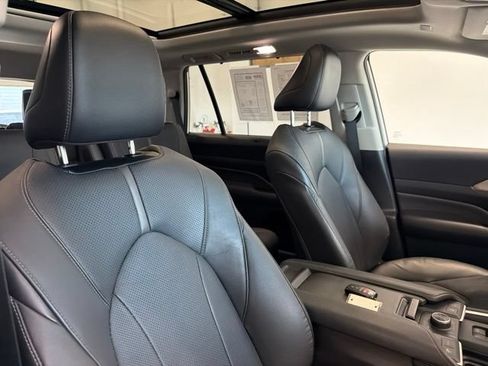 Used 2024 Toyota Grand Highlander AWD image 42